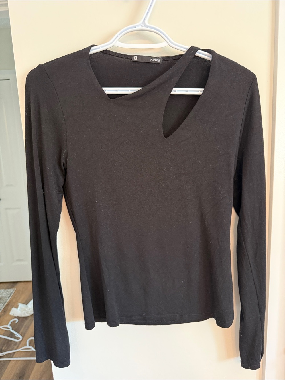 krisa Black Long-Sleeve Cutout Tee